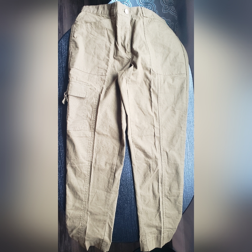Ruby Rd Capris Size 4P Pea Green NWOT